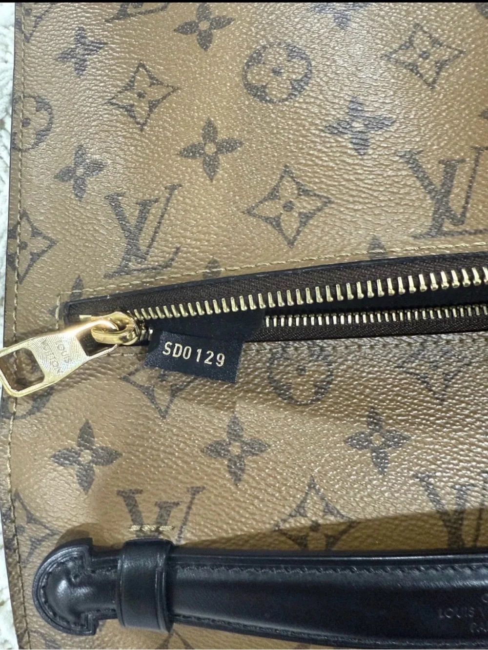 Louis Vuitton Pochette Métis (Monogram Reverse)